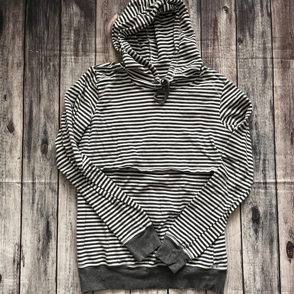 Small/medium Latched Mama nursing sweatshirt